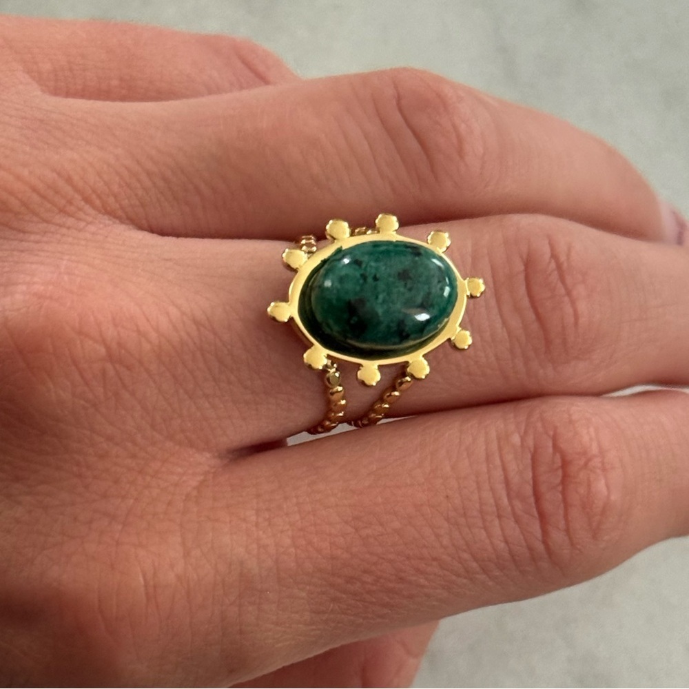 Gold Beaded Sun Burst Pendant Green Round Ring 

Brand New